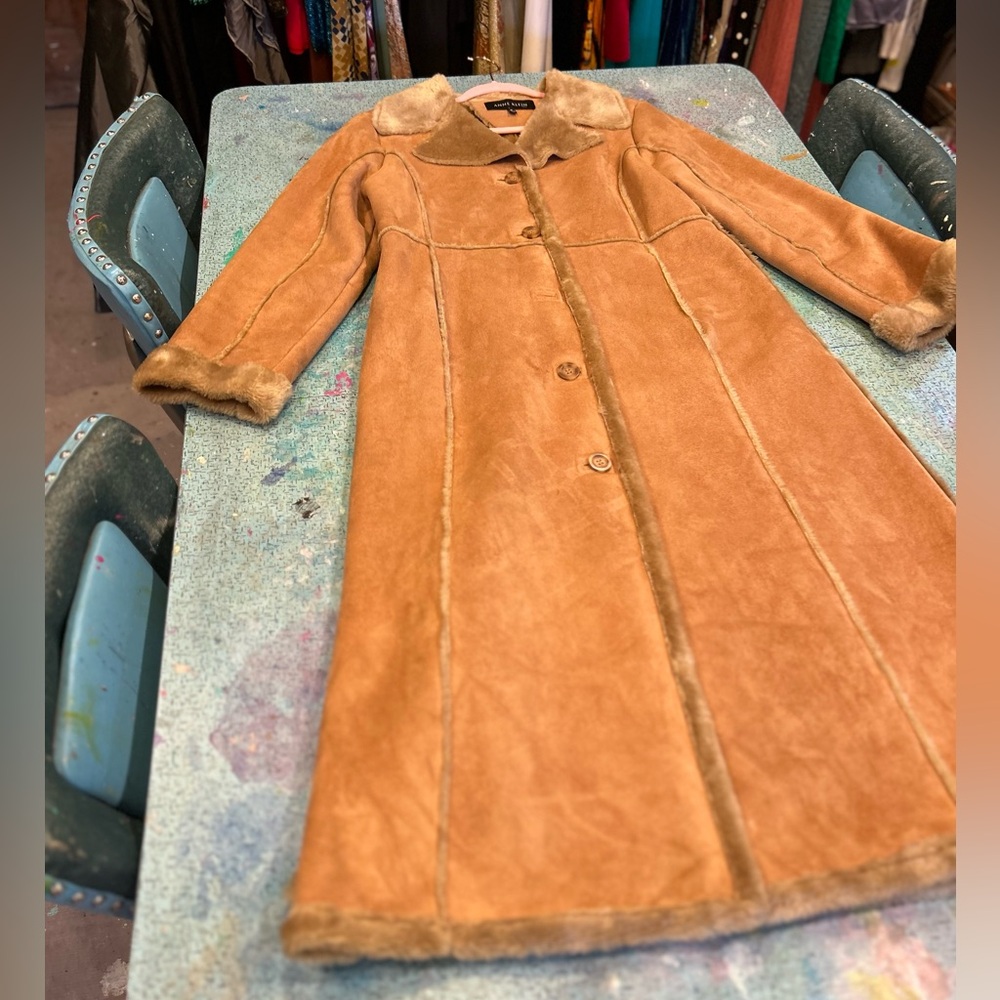SOFT Suede &Fur Coat - Picture 2 of 16